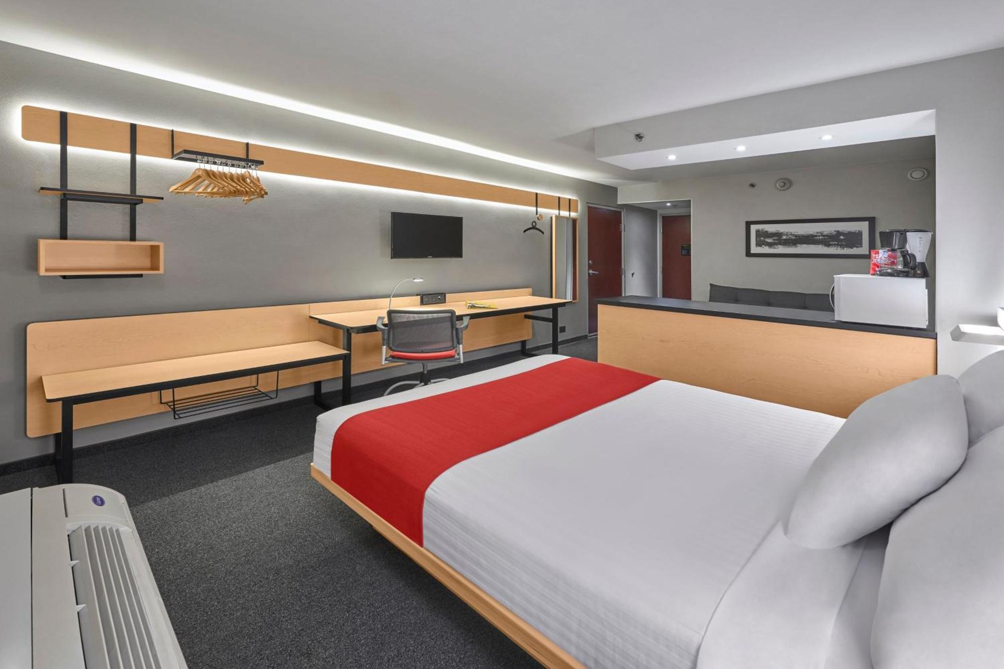 Hotel Express By Marriott Monterrey Santa Catarina 4*