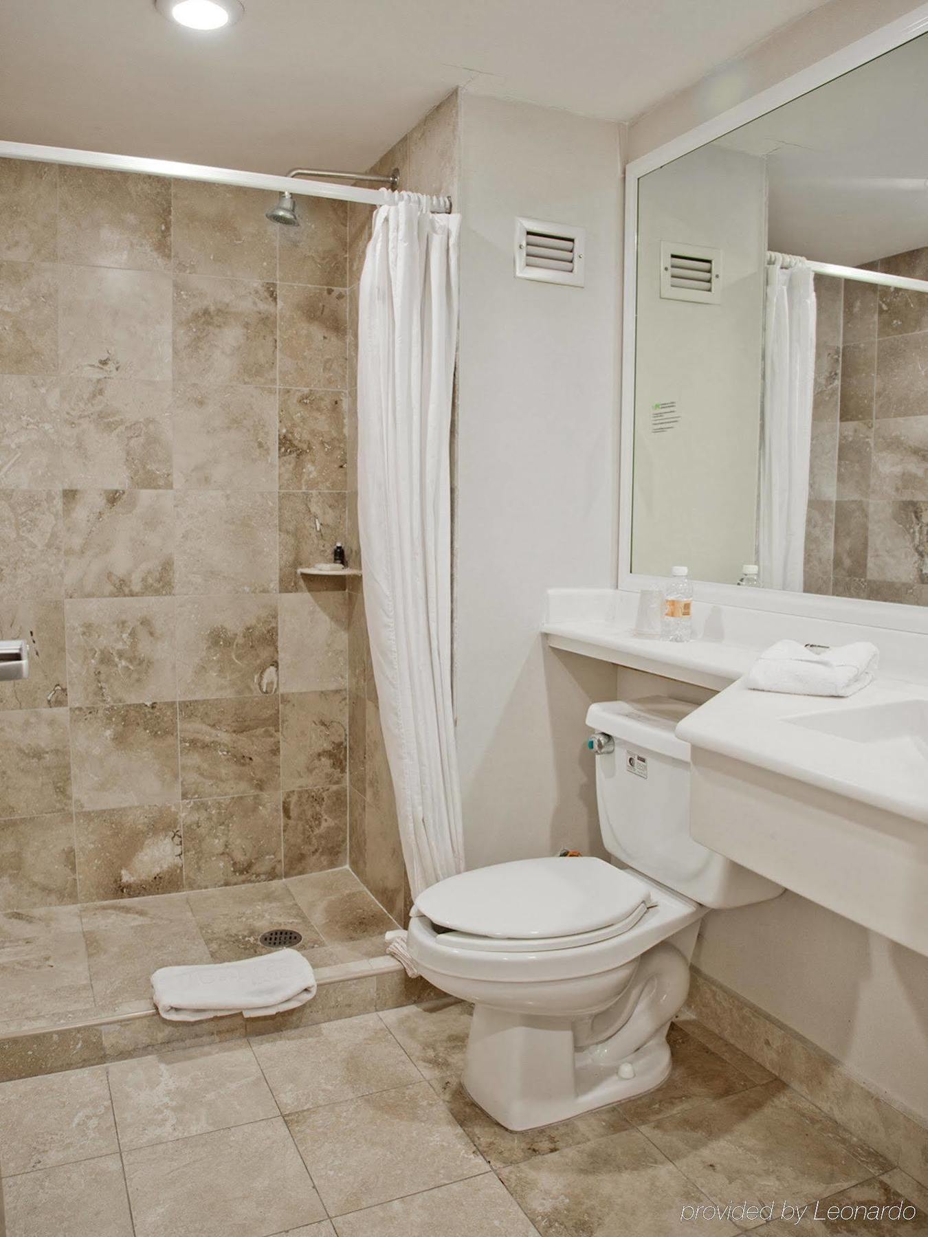 Hotel Express By Marriott Monterrey Santa Catarina 4*