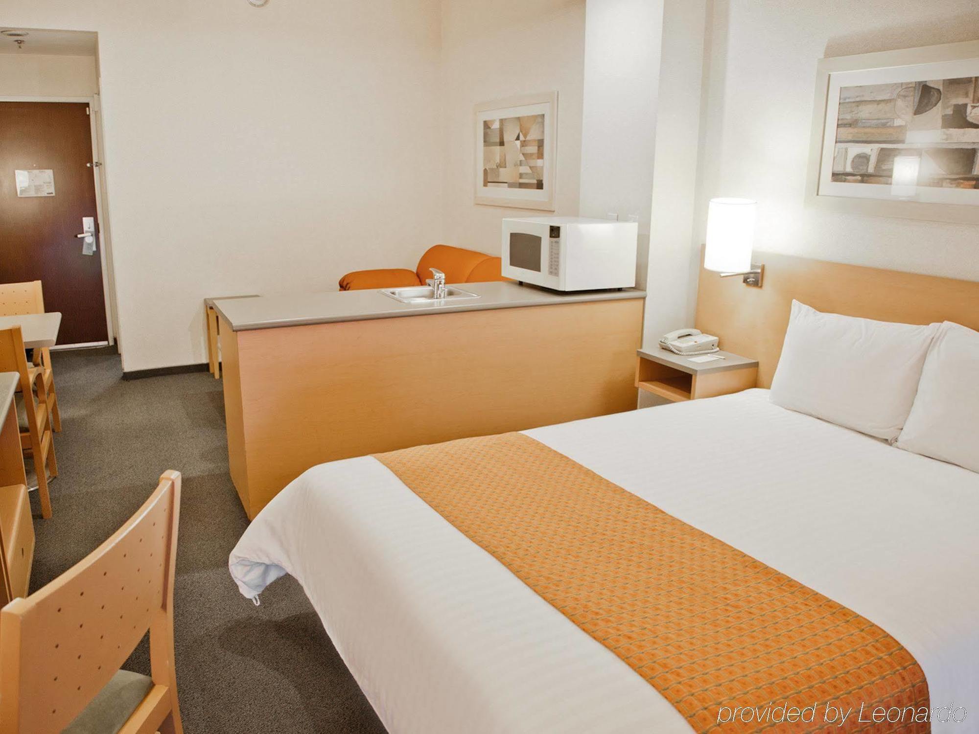 Hotel Express By Marriott Monterrey Santa Catarina 4*