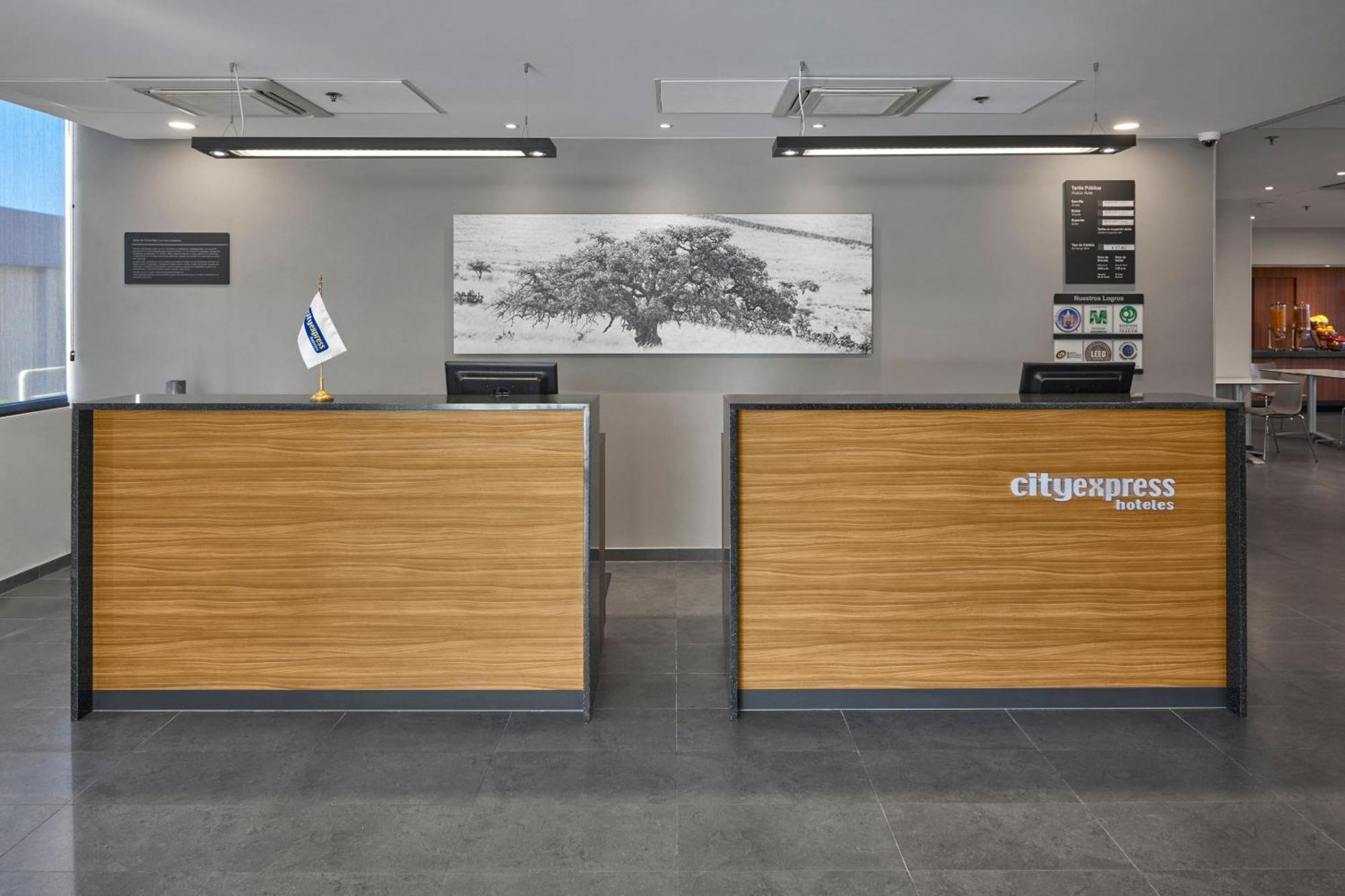 Hotel Express By Marriott Monterrey Santa Catarina
