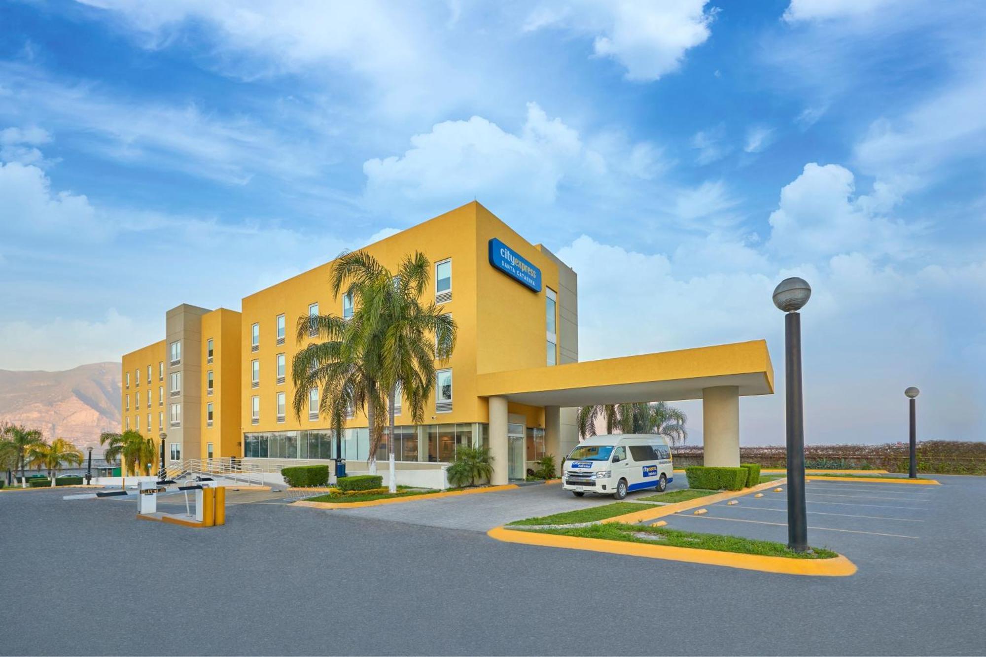 Hotel Express By Marriott Monterrey Santa Catarina 4*