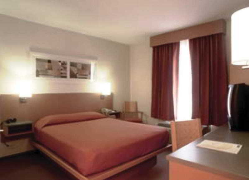 Hotel Express By Marriott Monterrey Santa Catarina